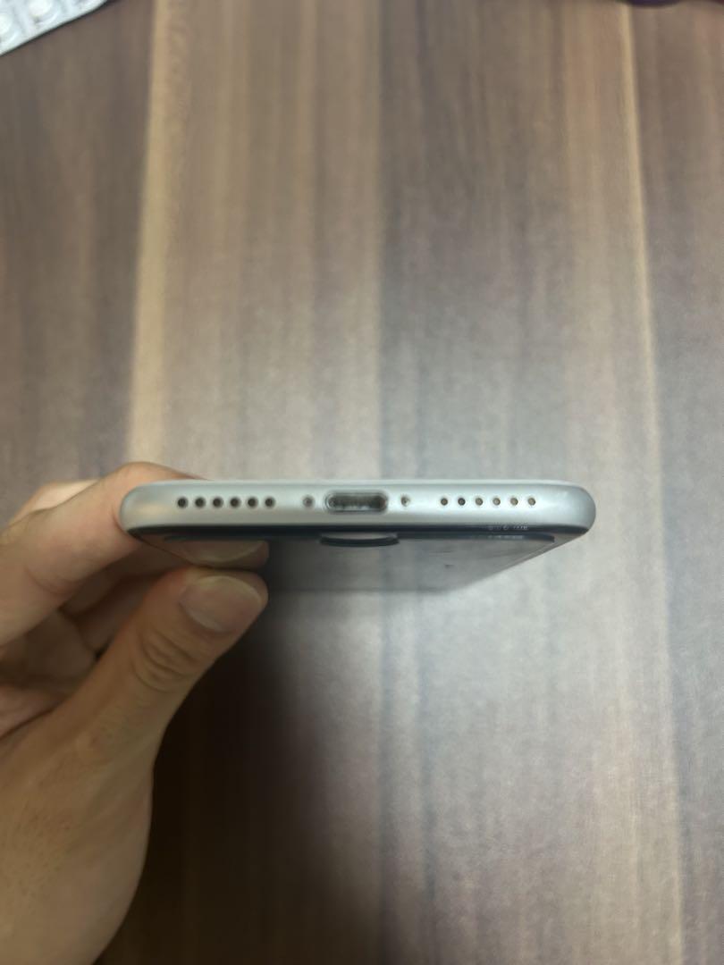 iPhone SE (第2世代) 64GB SIMフリー ホワイト