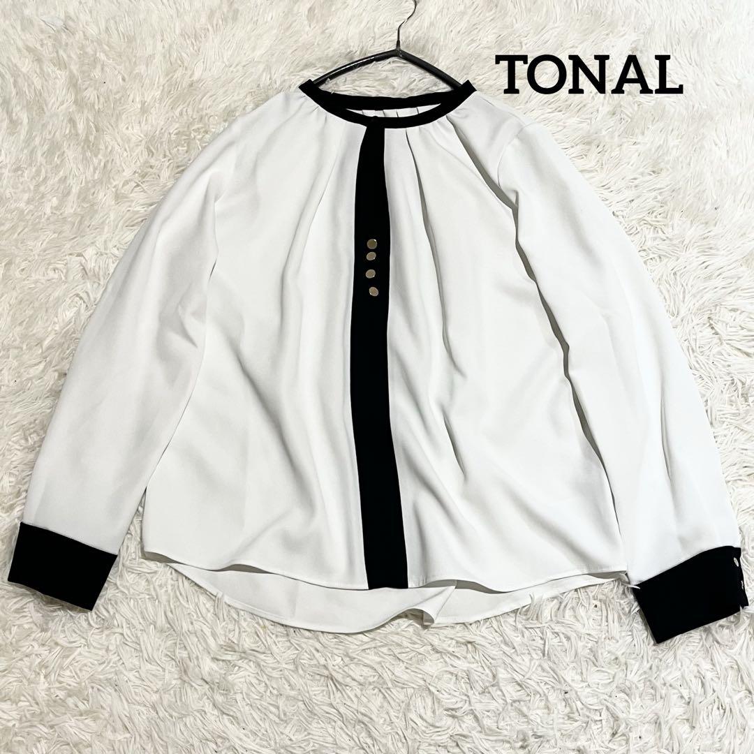 【美品】トーナル　バイカラークルーネックフロント釦ブラウス　24AW