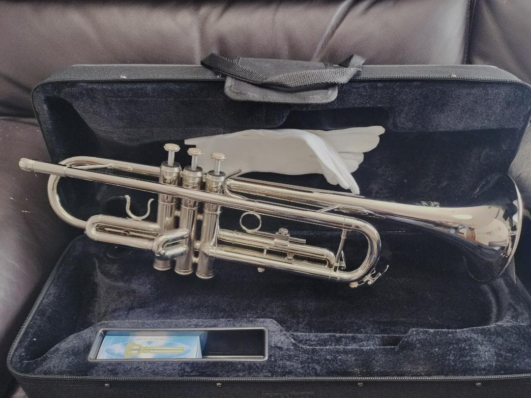 トランペット　銀　金音楽器　未使用品