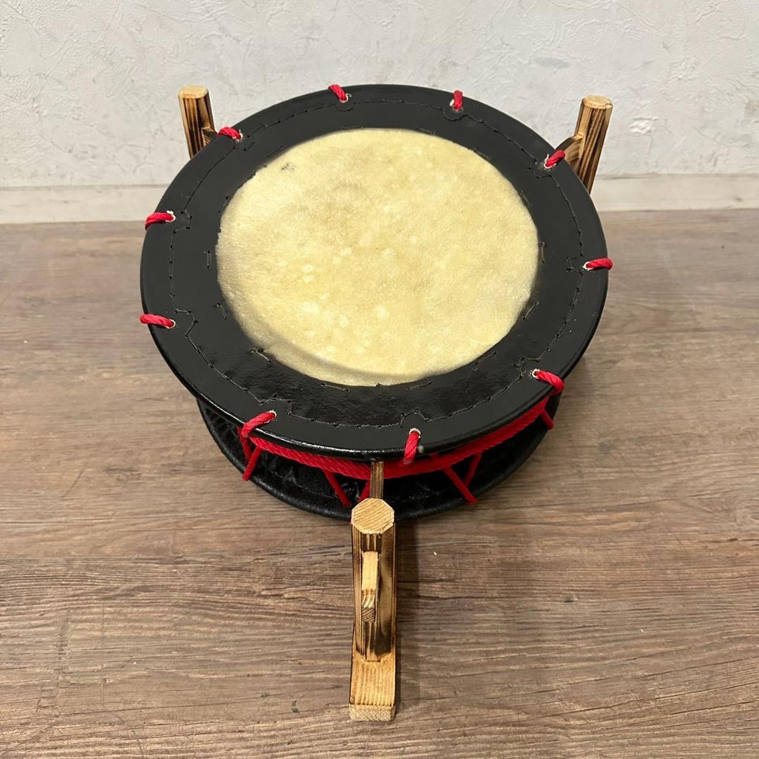 【新品・未使用】　牛革　和太鼓 締め太鼓・バチ付き・台付き 新品・未使用】 牛革 和太鼓 締め太鼓・バチ付き・台付き