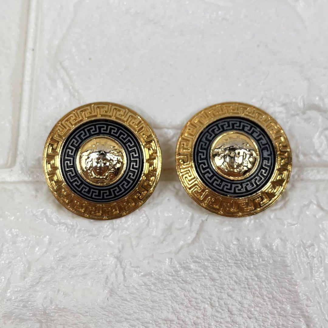 ジャンニヴェルサーチ メデューサ スカーフリング ゴールド×シェル トリビュート メドゥーサ リング ゴールド | VERSACE JP