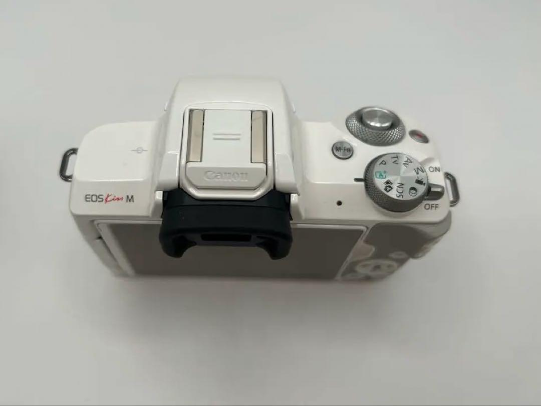 キャノンカメラ　Canon EOS M ホワイト レンズ2本付き