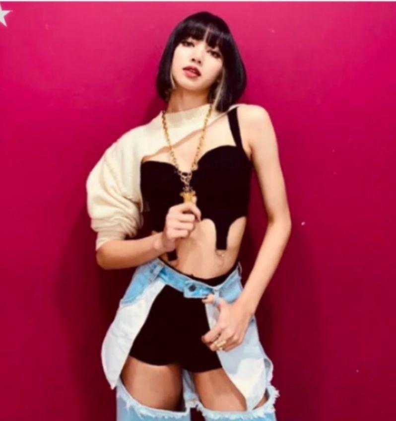 blackpink lisa着用デニム BLACKPINKのLISA着用 DARK UNION WASHデニム