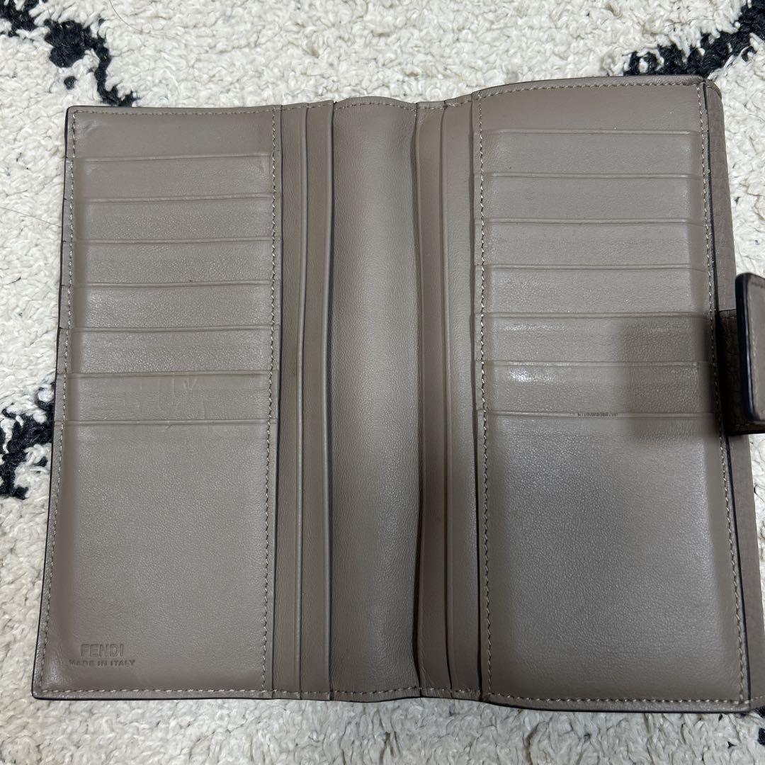 FENDI 長財布 グレージュ ピーカーブーウォレット