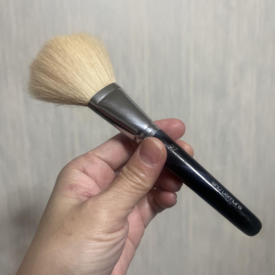 美品【shu uemura】ブラシ 27 シュウウエムラ ブラシ 27 (メール便M)(国内正規品) : biasu