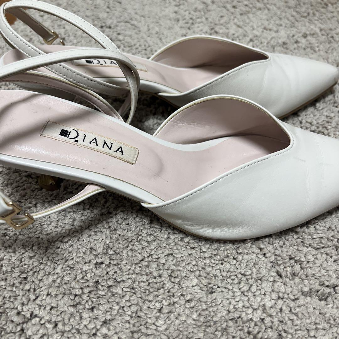 DIANA ホワイト ポインテッドトゥ パンプス - 靴販売 中