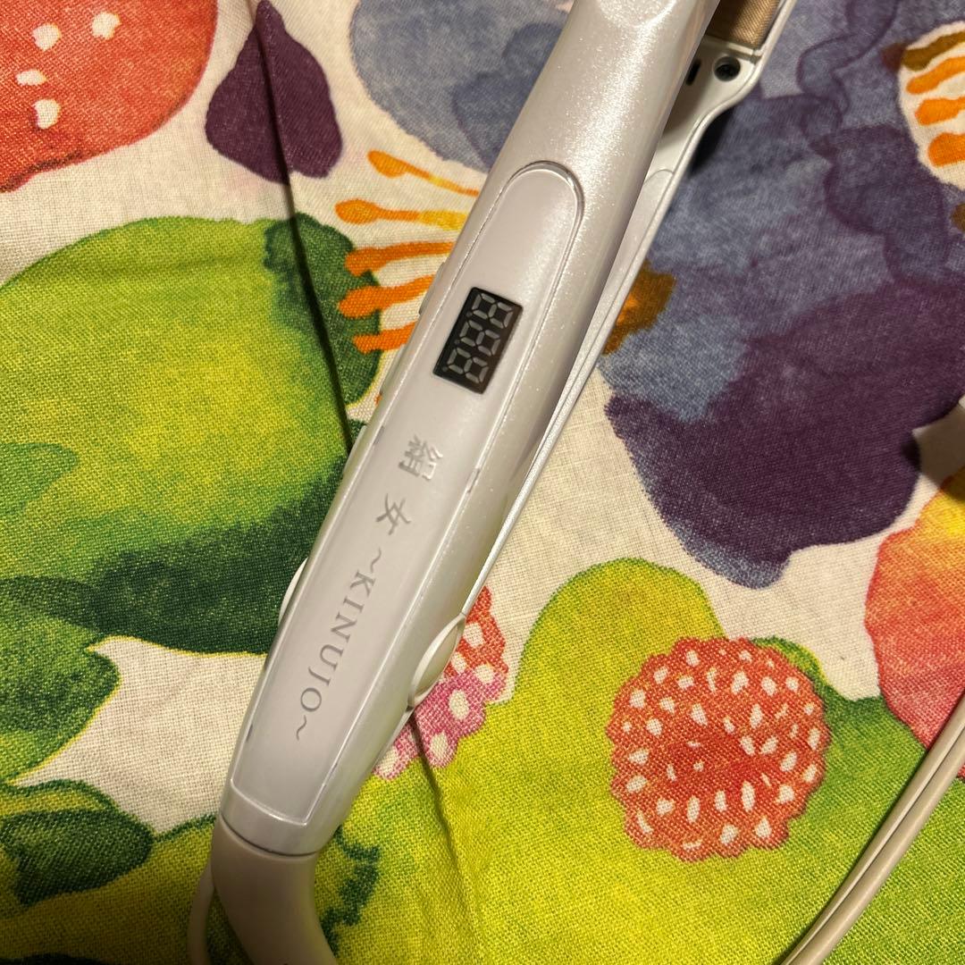 絹女 KINUJO ストレートヘアアイロン LM-125 絹女 KINUJO ストレートヘアアイロン LM-125