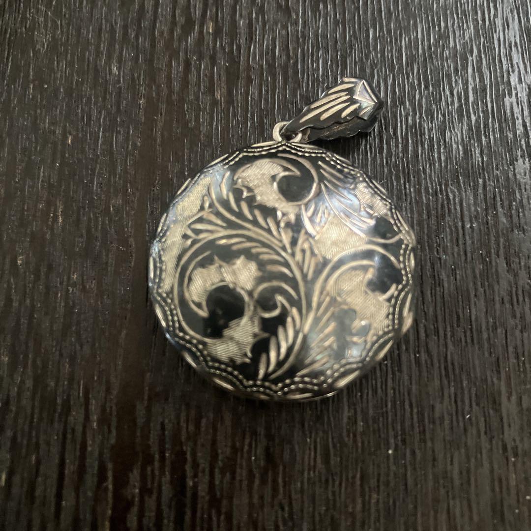 当店だけの限定モデル 銀細工 銀彫刻 ロケットペンダントトップ シルバーアクセサリー 工芸品