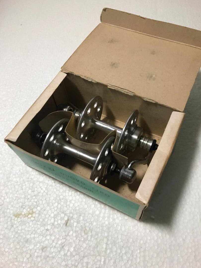 カンパニョーロ 丸穴ハブ Campagnolo NUOVO TIPO 未使用箱入