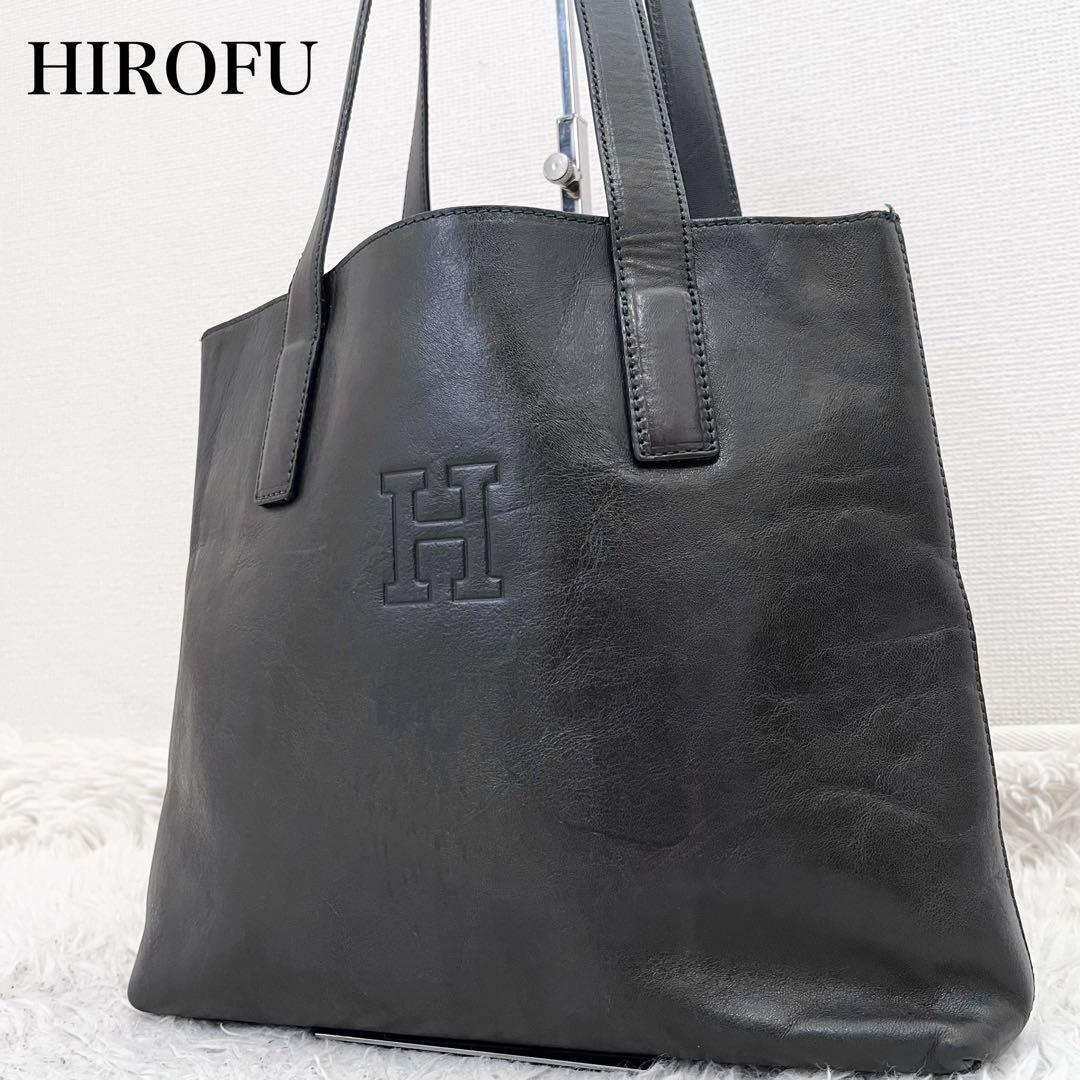 ヒロフ レザー　トートバッグ ロゴ刻印 ロゴチャーム 肩掛け ヒロフ トートバッグ ロゴ刻印 ロゴチャーム 肩掛け ダークブラウン