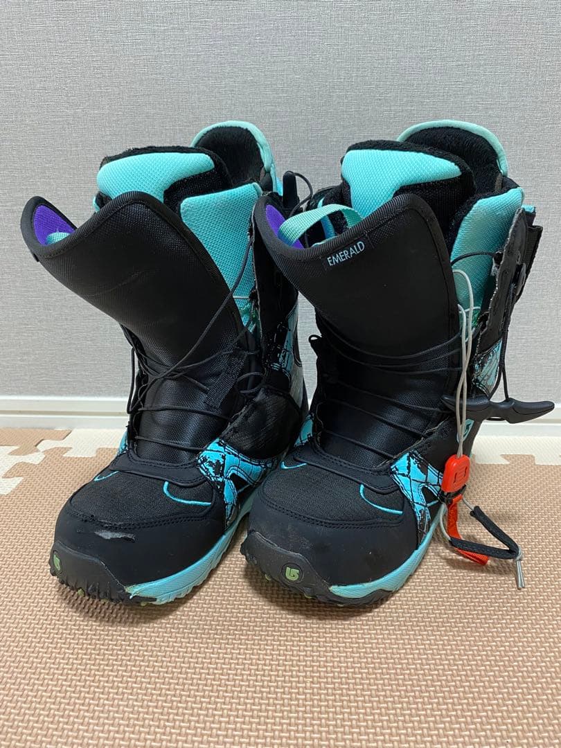 Burton スノーボード板・ブーツ・バインディング・ケース2個の5点セット Burton スノーボード板・ブーツ・バインディング・ケース2個の5点セット