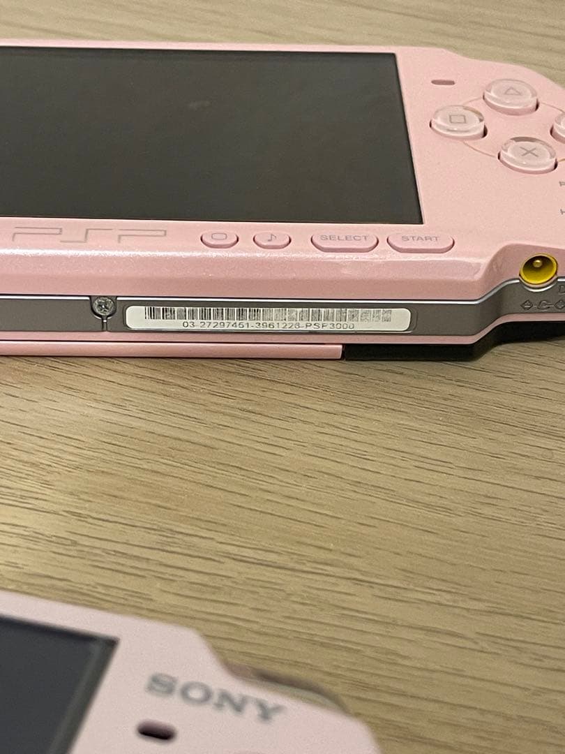 PSP3000×1/PSP2000 本体 4台セット ピンク 青 銀 PSP3000×1/PSP2000 本体 4台セット ピンク 青 銀