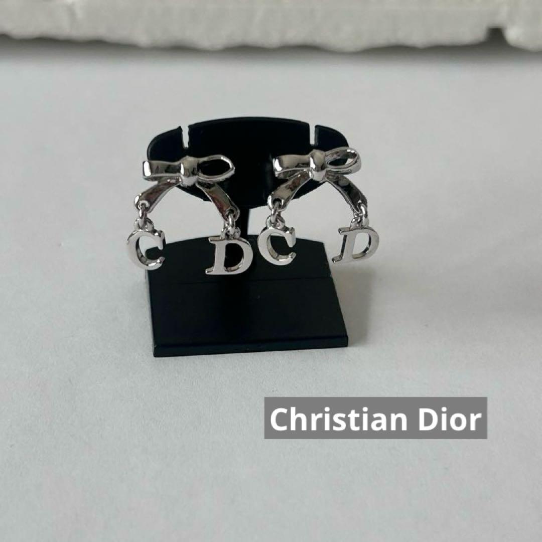 Christian Dior ディオール リボンとCDロゴのピアス - メルカリ