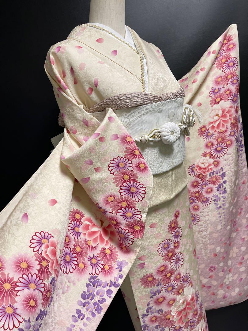 直ぐに着用可能【銀通し刺繍振袖さ◆吉祥花】牡丹 菊 桜　藤 クリーム ピンク