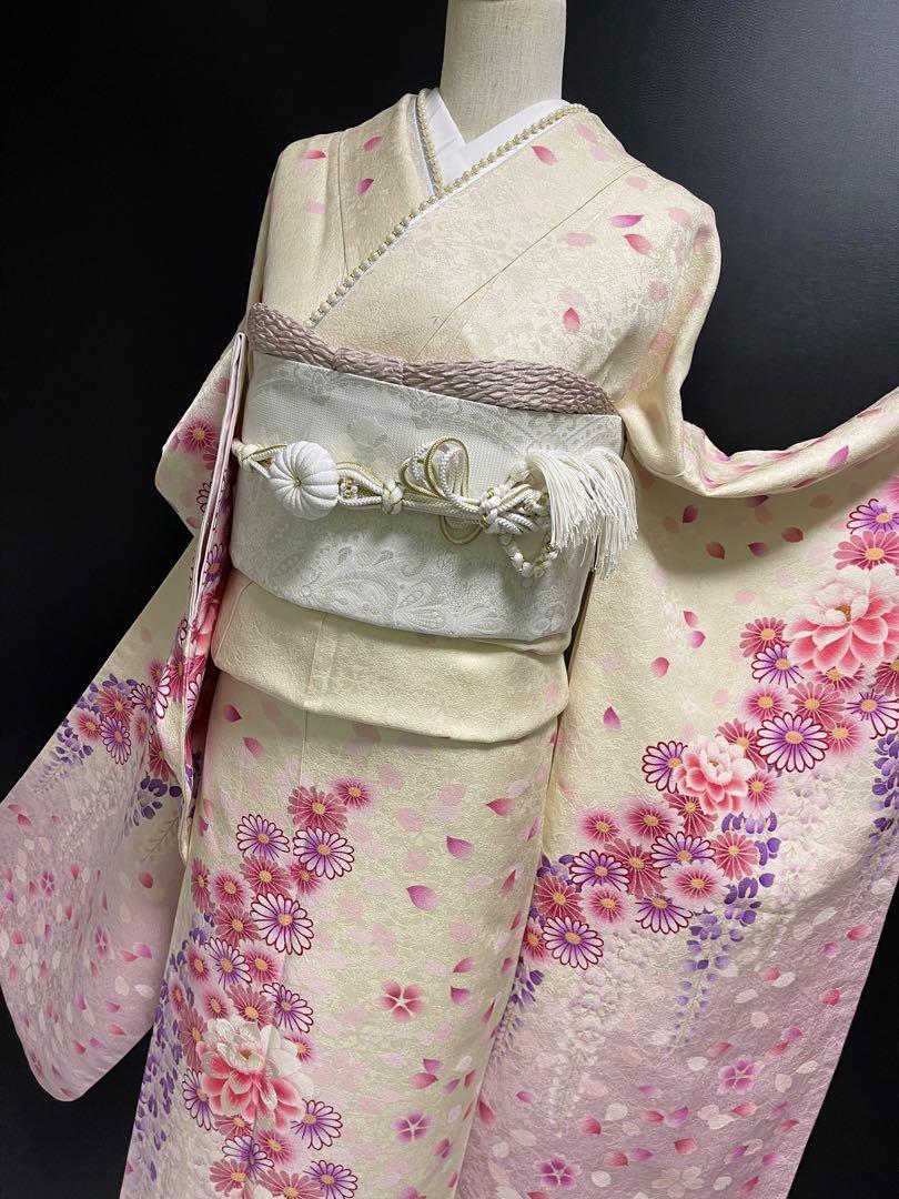 直ぐに着用可能【銀通し刺繍振袖さ◆吉祥花】牡丹 菊 桜　藤 クリーム ピンク