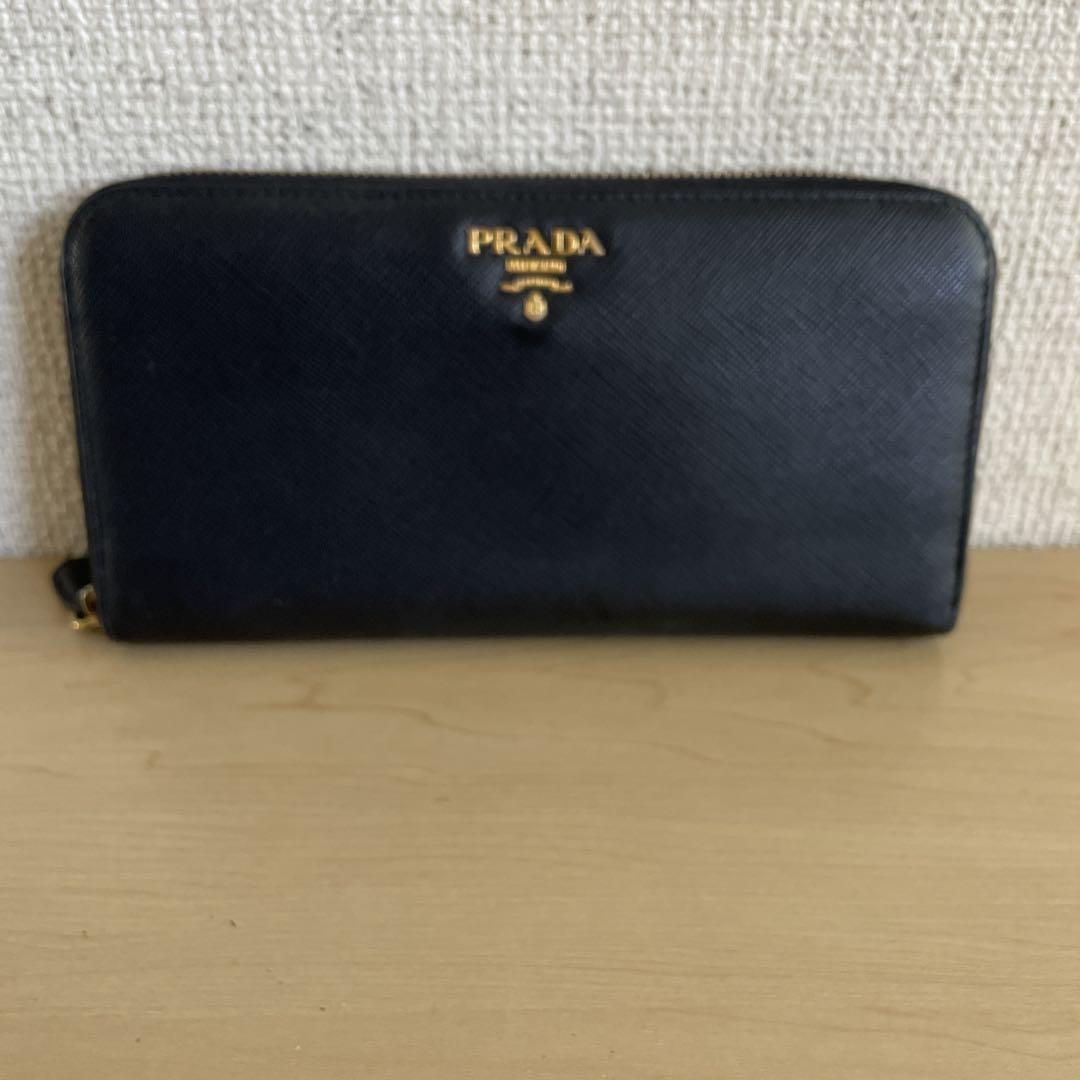 PRADA ブラックレザー 長財布