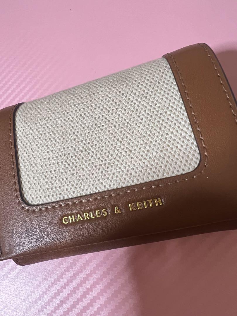 CHARLES & KEITH Daylla デイラー ウォレット - メルカリ
