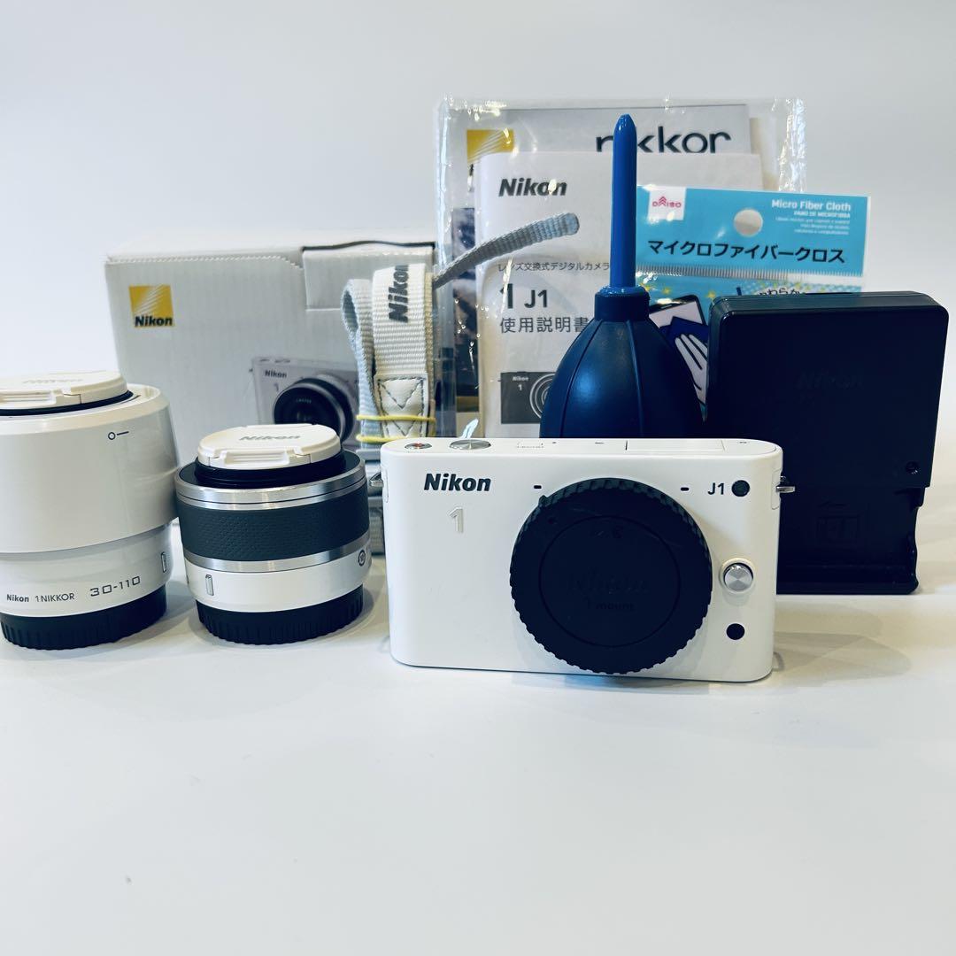 【外見美品】Nikon 1 J2 ダブルズームキット 白 ミラーレスカメラ