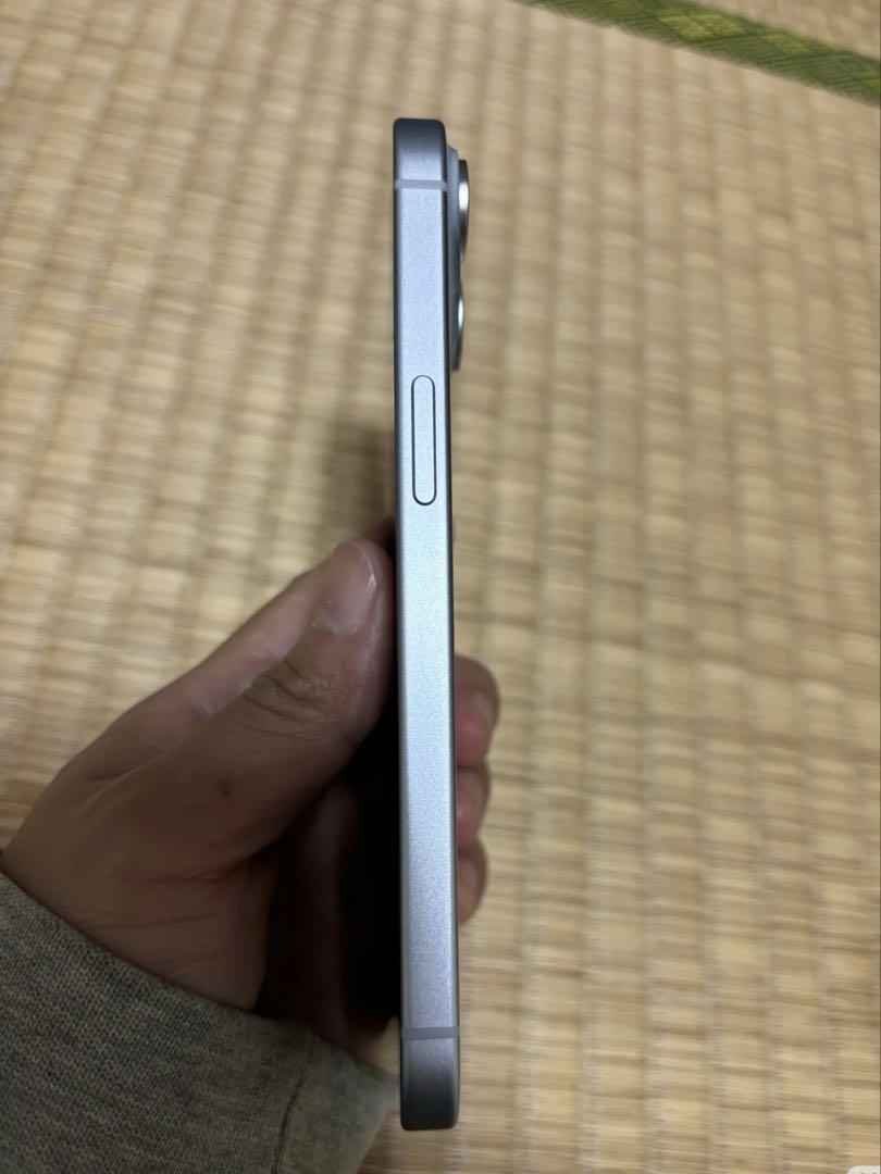 iPhone15 128GB 本体　バッテリー100%! 充放電回数21回