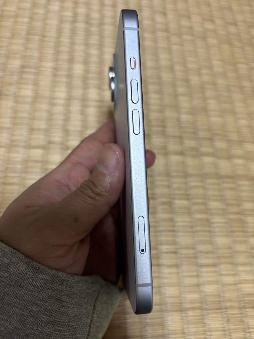 iPhone15 128GB 本体　バッテリー100%! 充放電回数21回