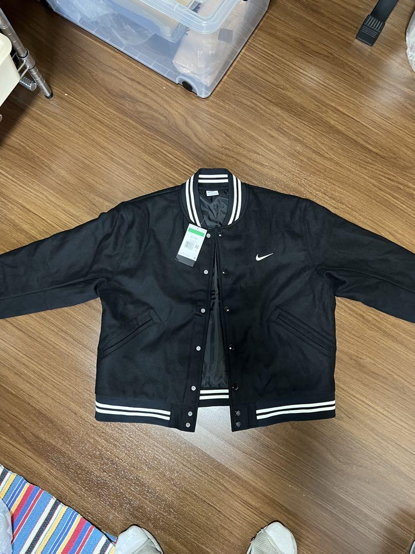 Nike ブラックジャケット ストライプ付き 4,700円