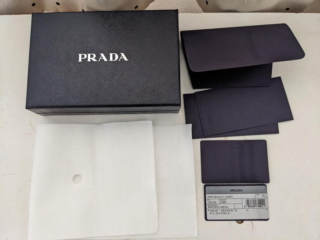 未使用品 プラダ 1ML225 サフィアーノメタル 二つ折り ウォレット