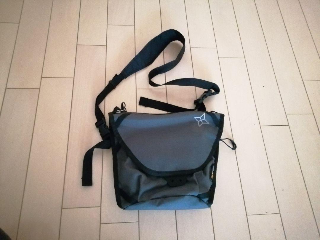 paago works swingLカメラバッグ グレー