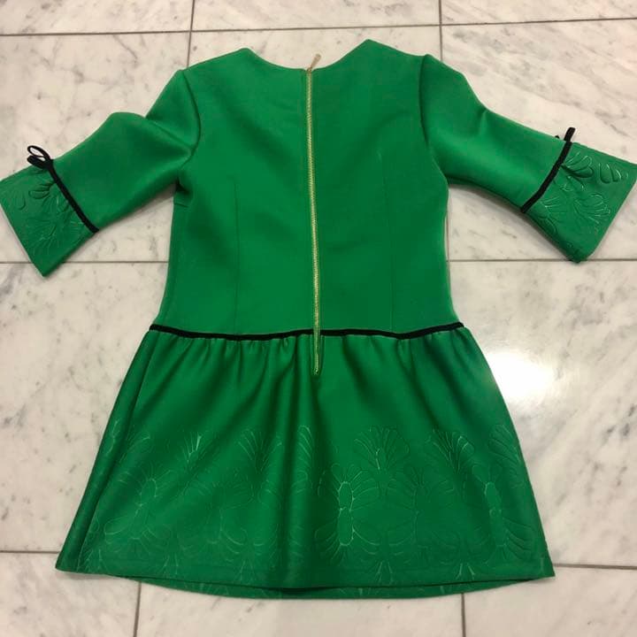 メルカリ ツルツル素材のグリーン膝上丈ワンピース ひざ丈ワンピース 1 000 中古や未使用のフリマ
