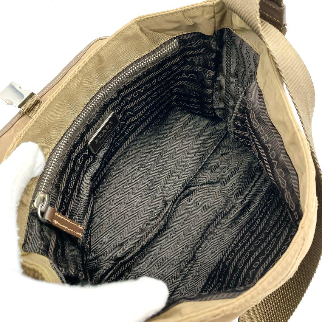 三角ロゴプレート カーキ