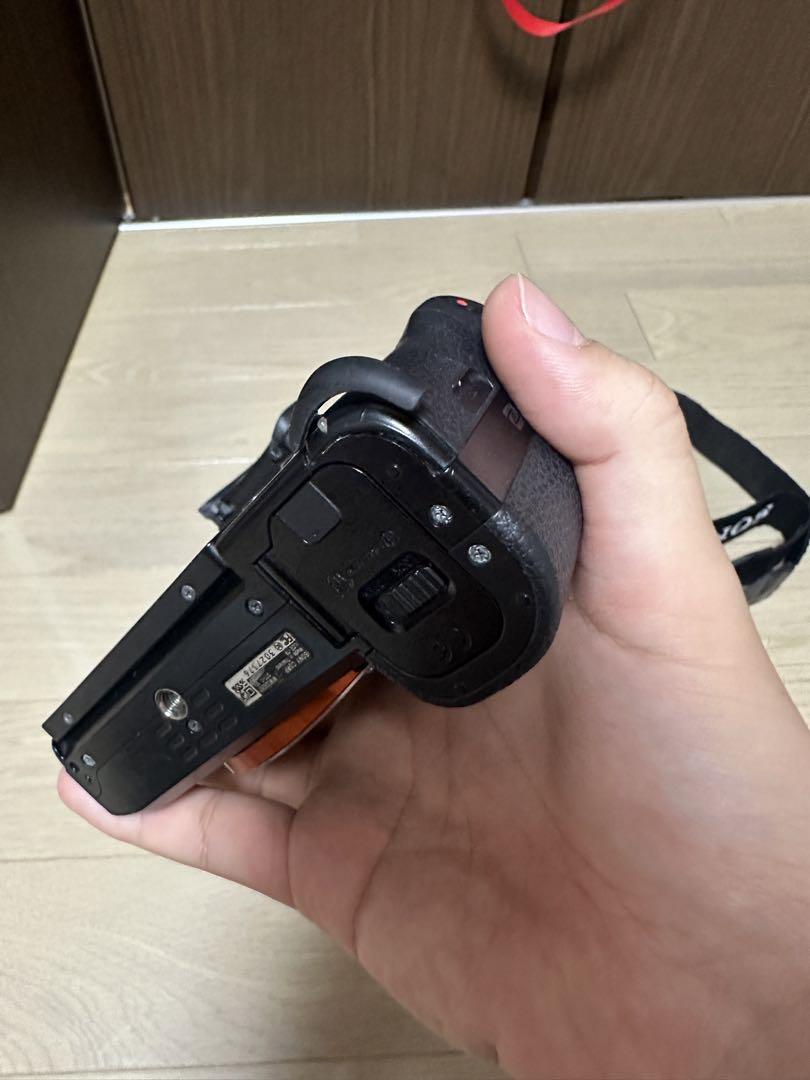 Sony α7rミラーレス一眼カメラ レンズ付き