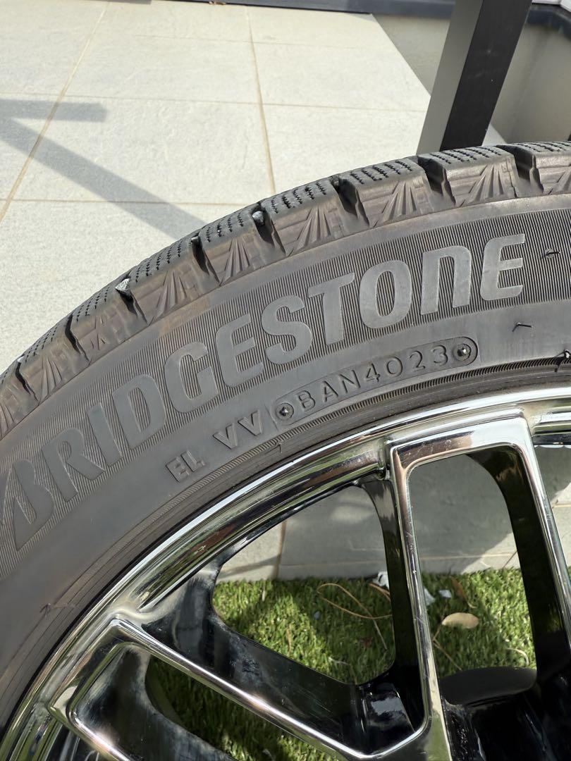 レクサスES 235/45R18 スタッドレスタイヤ