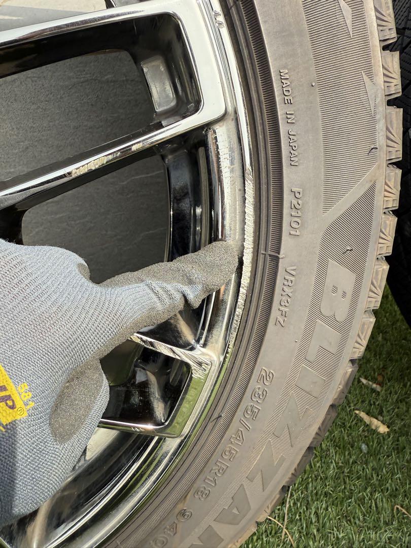 レクサスES 235/45R18 スタッドレスタイヤ