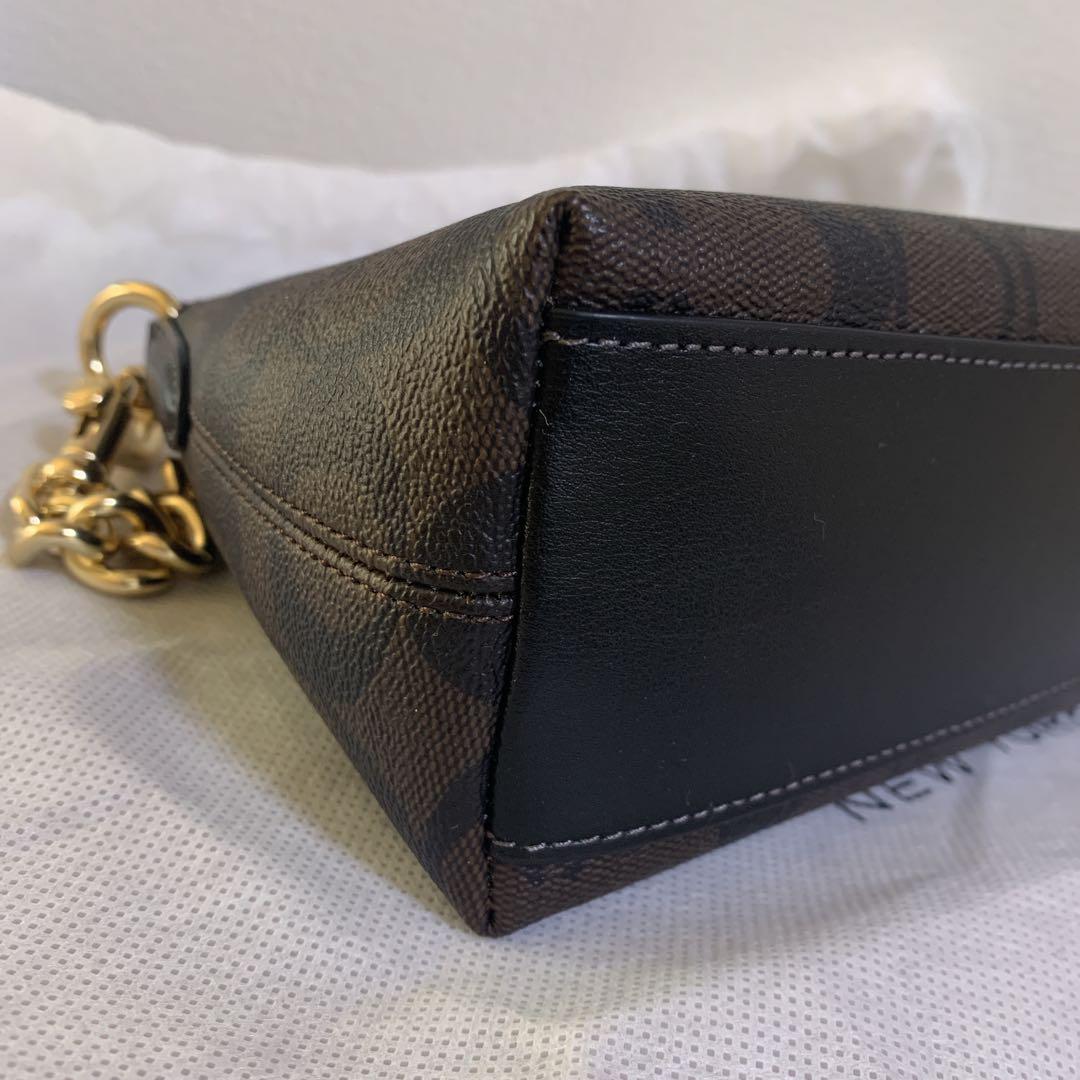 COACH コーチ　シャーロット ショルダー バッグ・シグネチャー キャンバス