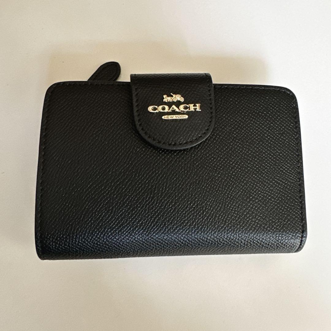 【数々のアワードを受賞】 COACH ブラック 小物 - 袋付き 箱付き 保存袋付き 二つ折り財布 小物