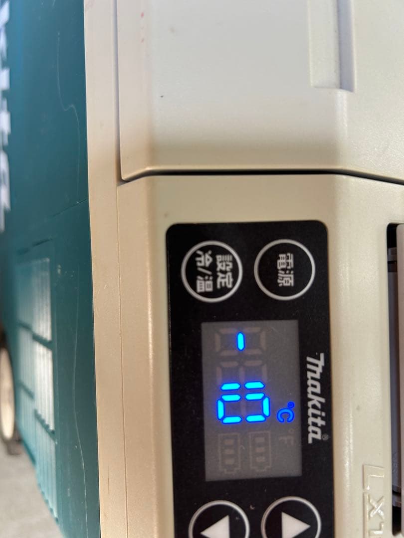 マキタ 充電式保冷温庫 CW180D 中古品 マキタ 充電式保冷温庫 CW180D 中古品