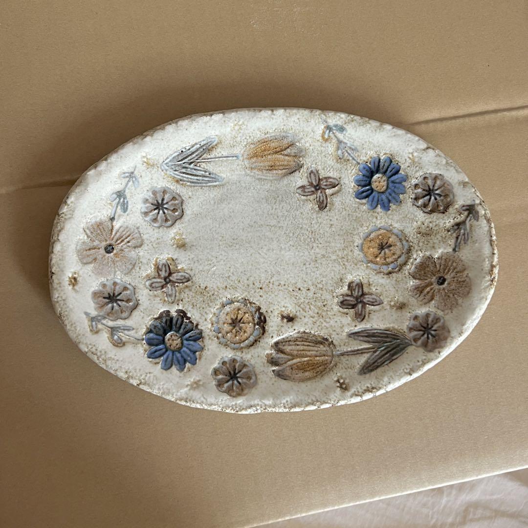 本田あつみさん作 花柄陶器皿 本田あつみ 花の楕円皿 直径約23cm - メルカリ