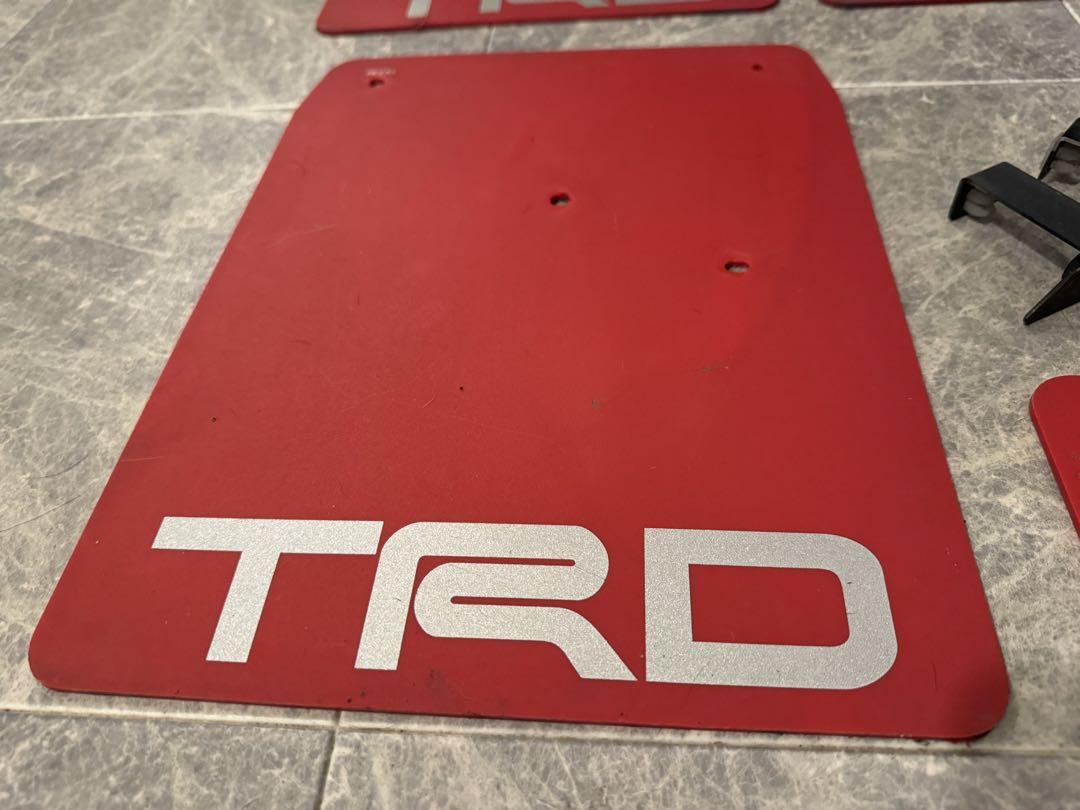 ハイエース　200系 全車用 ＴＲＤ マッドフラップ (レッド)