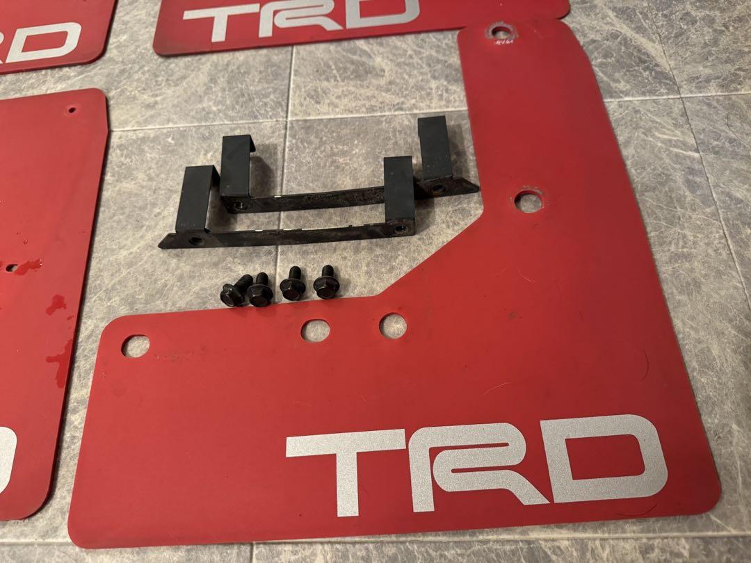 ハイエース　200系 全車用 ＴＲＤ マッドフラップ (レッド)