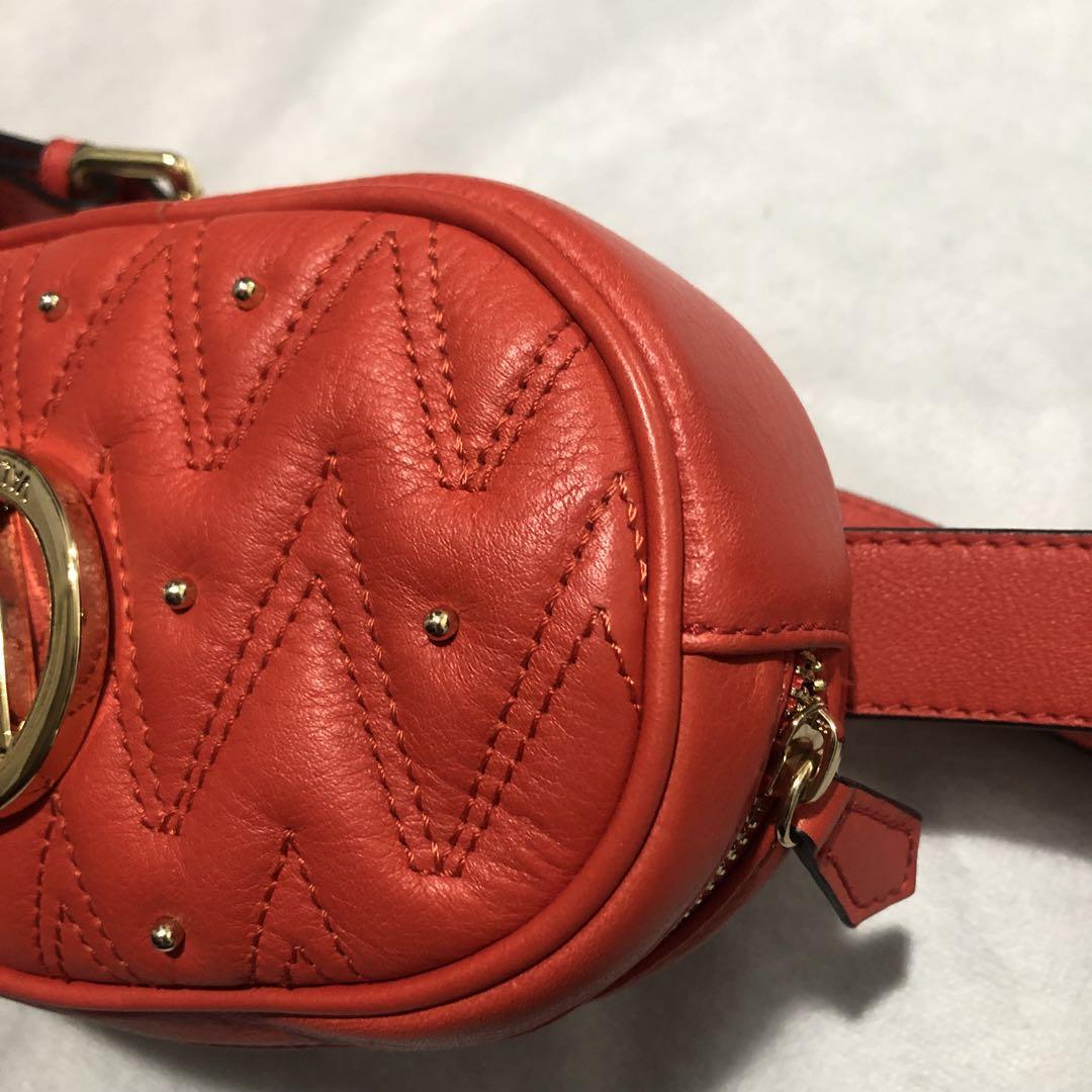 極美品　ヴァレンティノ  valentino バレンチノ　ボディバッグ　レッド