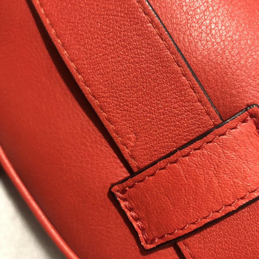 極美品　ヴァレンティノ  valentino バレンチノ　ボディバッグ　レッド