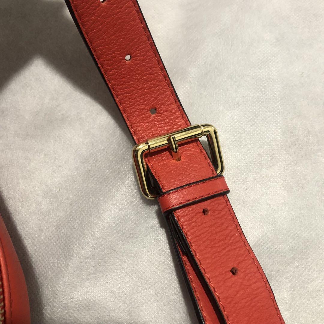 極美品　ヴァレンティノ  valentino バレンチノ　ボディバッグ　レッド