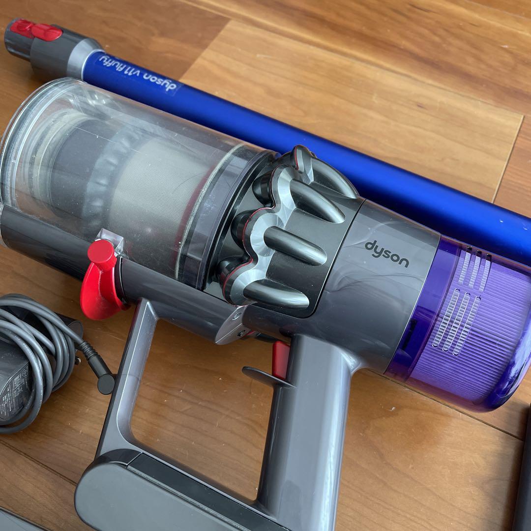 dyson v11 fluffy+ ジャンク品 ダイソン掃除機 Dyson v11 fluffy+ ジャンク品