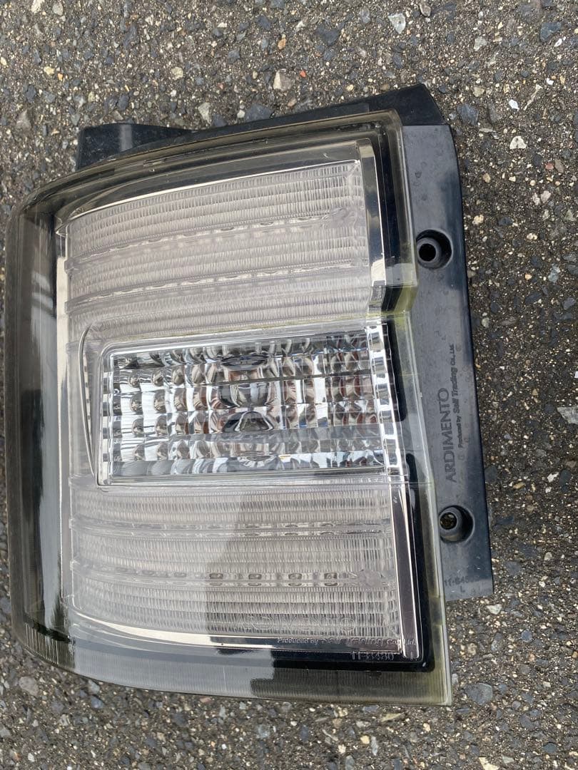フルLEDテールランプ クリア全体的に状態が悪い