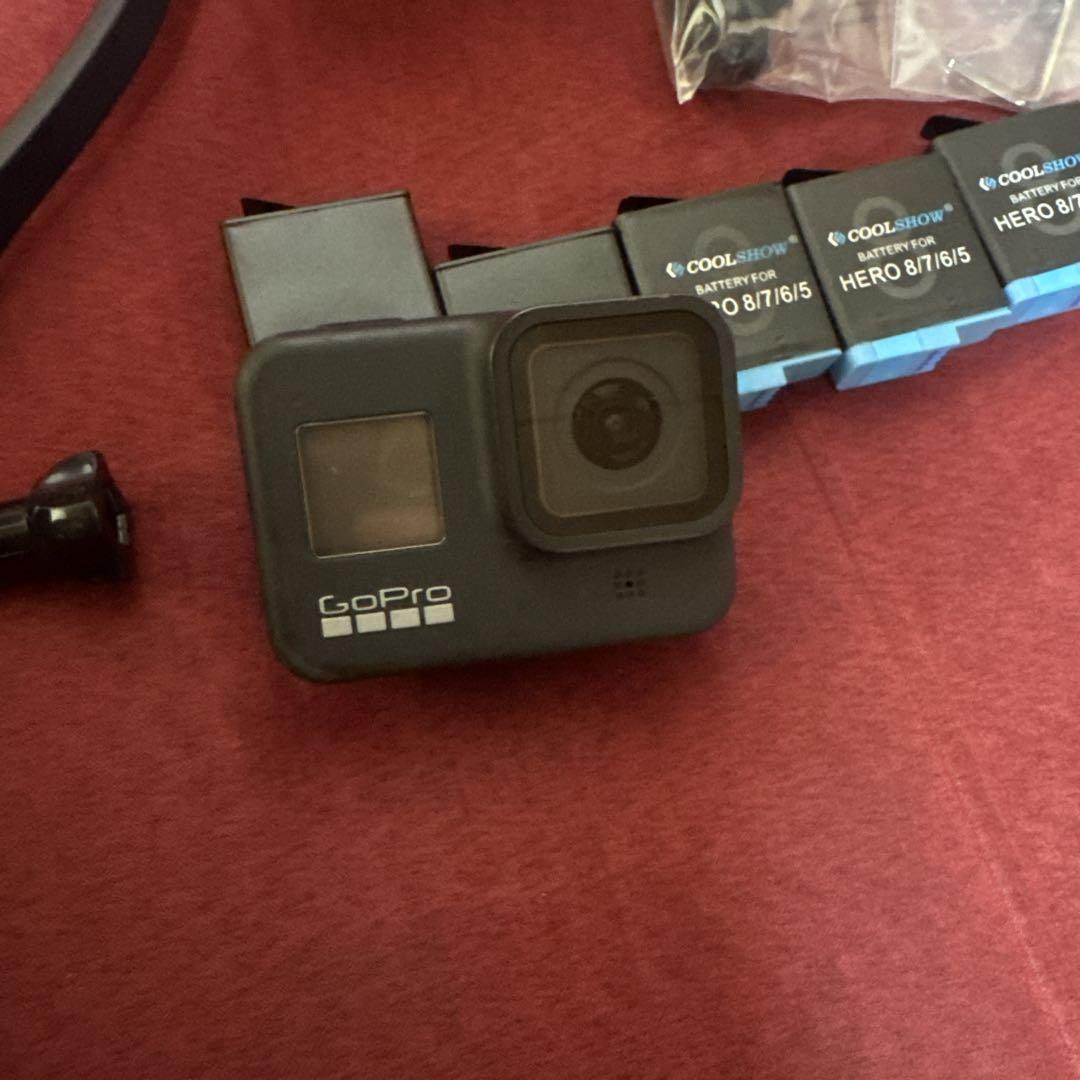Gopro8 Black 64GBメモリー　充電バッテリー4個付き　手持ち付き Gopro8 Black 64GBメモリー 充電バッテリー4個付き 手持ち付き