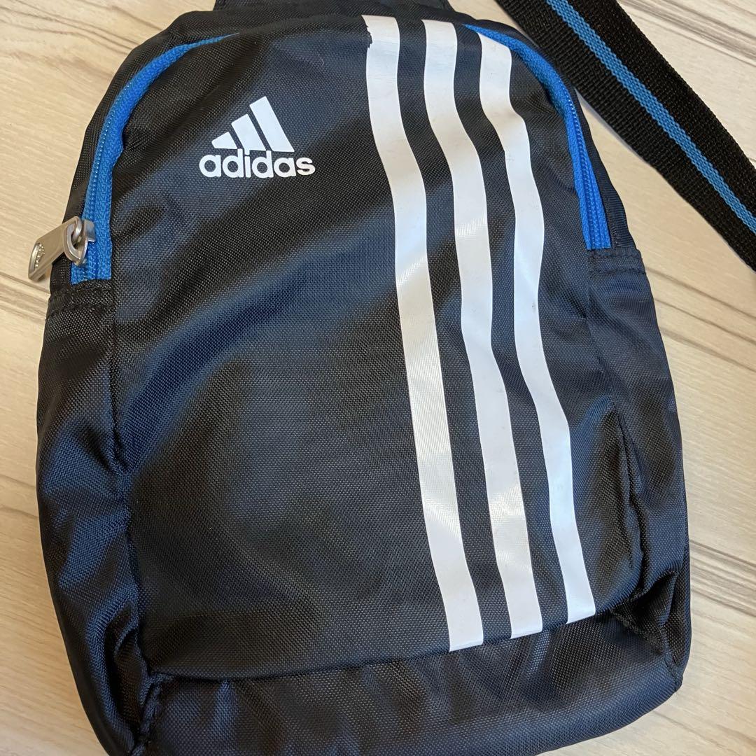 adidas ボディバッグ 黒/青 3本ストライプ - メルカリ