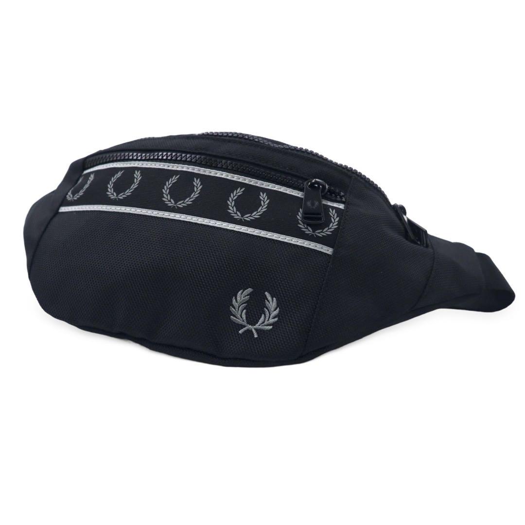 お手軽価格で贈りやすい FRED PERRY ブラック クロスボディバッグ テープ コントラスト バッグ