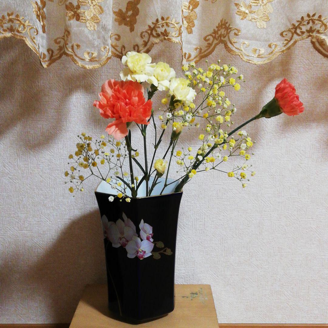 香蘭社六角蓝地花卉瓶