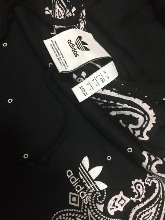 中古アディダス黒ペイズリー総柄Sパーカーadidas
