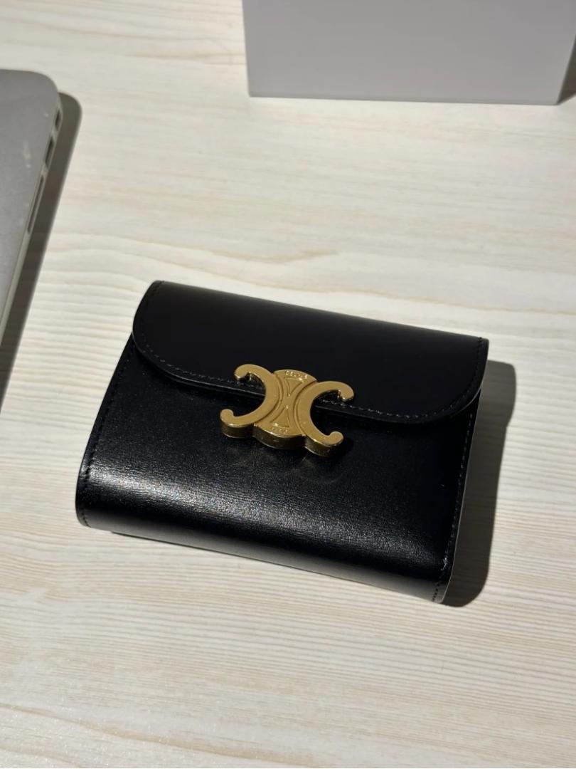 CELINE ブラックレザー三つ折り財布