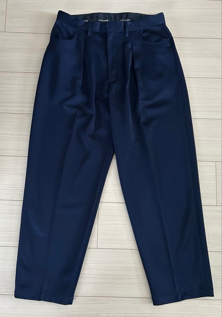 FARAH Two Tuck Wide Tapered Pants NavyM FARAH